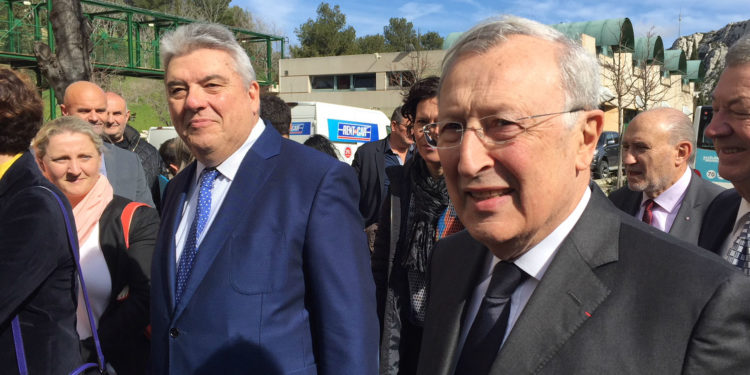 Roland Blum (à droite) ici avec le préfet Pierre Dartout (Crédit archives Gomet').