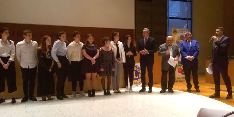 Soit dit en passant : la parole face aux prêches