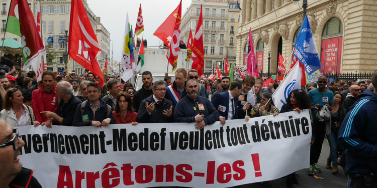 A Marseille, Mélenchon, syndicats et partis de gauche font bloc contre la politique d’Emmanuel Macron