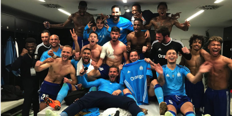 Les Olympiens dans leur vestiaire après la qualification face à Salzbourg