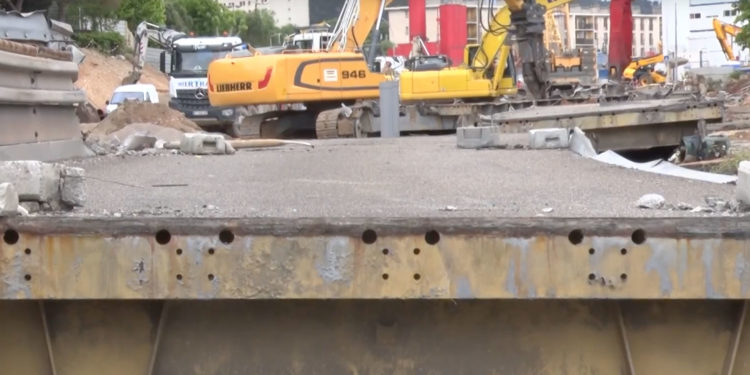 Début des travaux du Boulevard Urbain Sud avec la disparition de la passerelle Saint-Loup