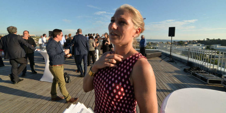 Vanessa Douet-Vannucci, la directrice de On[e]Life sur e toit-terrasse de l'immeuble Quanta (Crédit photo Ted Alter/Gomet')