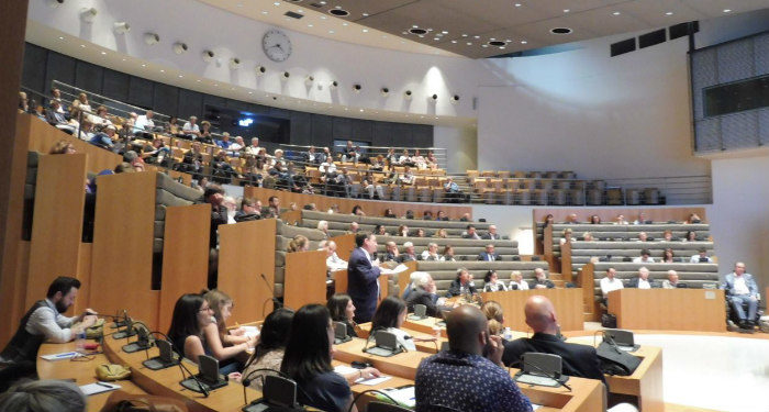 L'hémicycle du Conseil départemental a accueilli la conférence débat organisée par l'Adil (Photo Gomet')