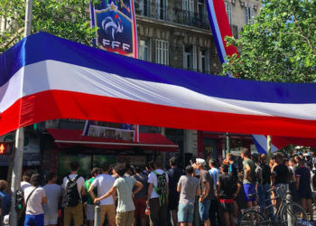 Ambiance en terrasse place Notre-Dame du Mont à Marseille (Photo MM)