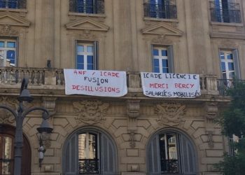 Les salariés marseillais d'ANF exposent leur colère sous leurs fenêtres