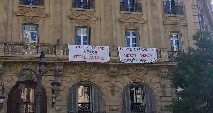 Les salariés marseillais d'ANF exposent leur colère sous leurs fenêtres