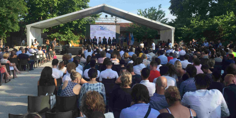 Plusieurs centaines de personnes étaient réunies à Marseille jeudi 28 juin pour les 20 ans de l'Ecole de la 2e chance (Photo JFE/Gomet')