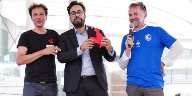 Olivier Mathiot à droite avec Mounir Majhoubi, secrétaire d'Etat au numérique et Pascal Lorne le président d'AMFT (Photo NK).