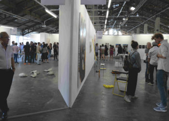 Le hangar J1 à Marseille, temple de l'art contemporain le temps d'un week-end (Photo JY Delattre/Gomet')