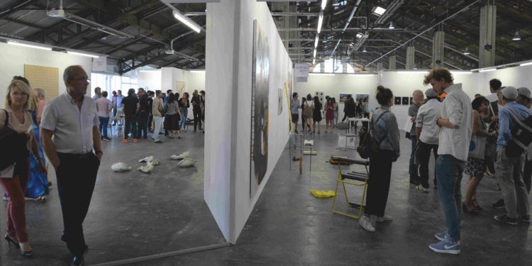 Le hangar J1 à Marseille, temple de l'art contemporain le temps d'un week-end (Photo JY Delattre/Gomet')