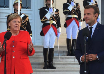 Emmanuel Macron et Angela Merkel devant le Palais du Pharo vendredi 7 septembre (Photo NK/Gomet').