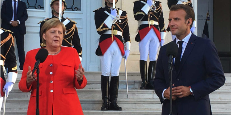 Emmanuel Macron et Angela Merkel devant le Palais du Pharo vendredi 7 septembre (Photo NK/Gomet').