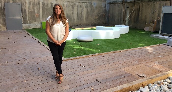 Laurence Olivier, la directrice de Marseille Innovation, sur la terrasse de la nouvelle pépinière