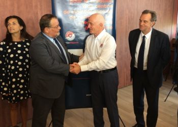Jean-Marc Forneri, le président du conseil de surveillance du port, a scellé l'accord avec Michel Ducros, le président de Monaco Marine sous les yeux de Renaud Muselier (Crédit RM)