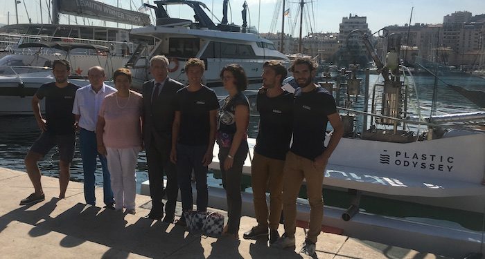 Plastic Odyssey : un bateau propulsé aux déchets plastiques amarré au Vieux-Port