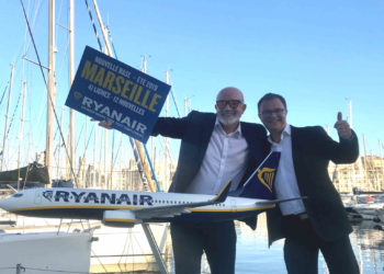 Julien Boullay le directeur commercial de l'aéroport (à droite) et le directeur commercial de Ryanair, David O’Brien (Photo DR).