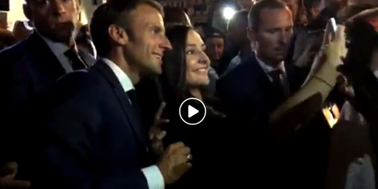 Emmanuel Macron à la rencontre des Marseillais sur le Vieux-Port