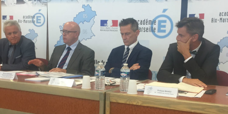 Le recteur Bernard Beignier et les directeurs académiques lors de la réunion du 30 août au rectorat