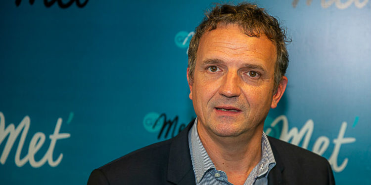 Le député François-Michel Lambert (UDE) vote contre la confiance au gouvernement
