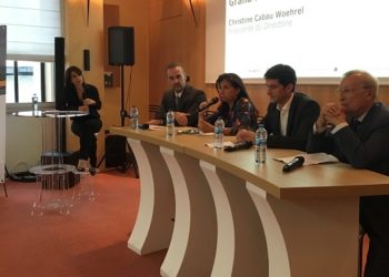 Roland Blum pour la Métropole, Charlie Barla, chargé de mission innovation à Ax-Marseille Université, Christine Cabau-Woehrel, la directrice du port et Jean-François Suhas, le président du club de la croisière, ont présenté le smartport challenge (Crédit DR)