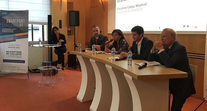 Roland Blum pour la Métropole, Charlie Barla, chargé de mission innovation à Ax-Marseille Université, Christine Cabau-Woehrel, la directrice du port et Jean-François Suhas, le président du club de la croisière, ont présenté le smartport challenge (Crédit DR)