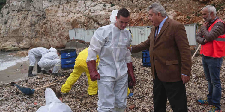 La pollution par hydrocarbure s’étend jusqu’à la plage de Piémanson