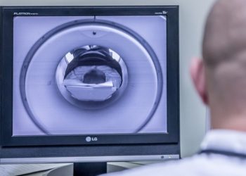 Comment l’intelligence artificielle révolutionne l’imagerie dans la santé et l’industrie