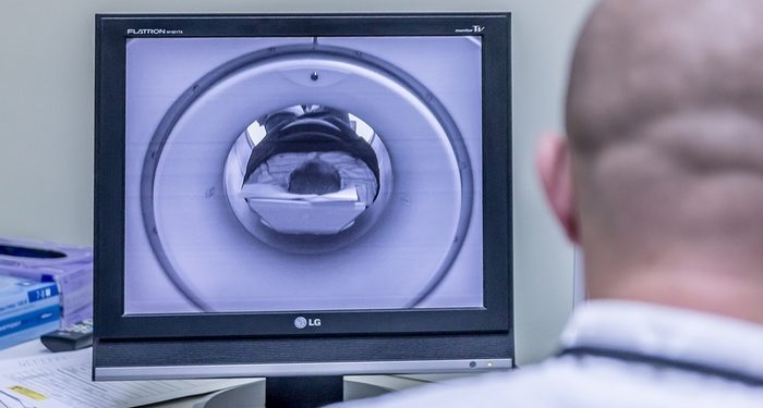 Comment l’intelligence artificielle révolutionne l’imagerie dans la santé et l’industrie