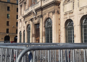 L'hôtel de ville de Marseille entouré de barrière de sécurité samedi 8 décembre (Crédit DR)