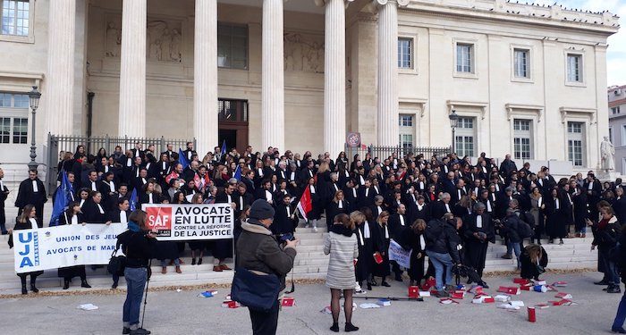 Les avocats toujours mobilisés à Marseille contre le projet de réforme de la justice
