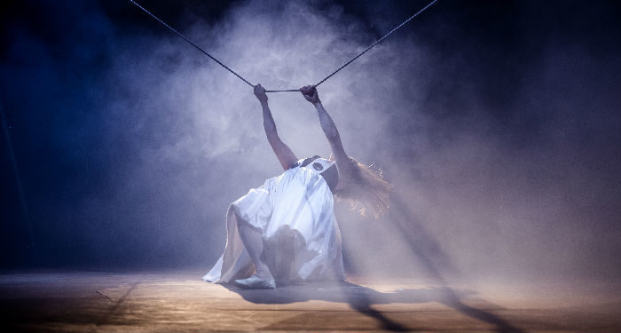 Le spectacle Lexicon de la compagnie NoFit State Circus au Village des chapiteaux de la BIAC