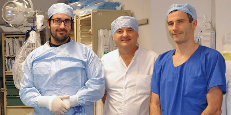 Les résultats ont révélé qu’une stratégie précoce de coronarographie et d’angioplastie réduisait de plus de quatre fois les risques de présenter un nouvel infarctus par rapport à une prise en charge différée. Photo : AP-HM