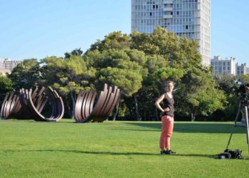 Soit dit en passant : cette part des Lumières qu’ils découvraient sur le promontoire du Pharo