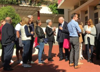 1er tour de l'élection présidentielle en 2017, Jean-Claude Gaudin s'apprête à voter à l'école Jean Mermoz (8e)