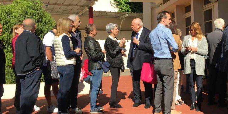 1er tour de l'élection présidentielle en 2017, Jean-Claude Gaudin s'apprête à voter à l'école Jean Mermoz (8e)