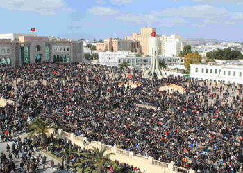 Place du gouvernorat à Tunis pendant une manifestation (Crédit : Yassine_Bousselmi).