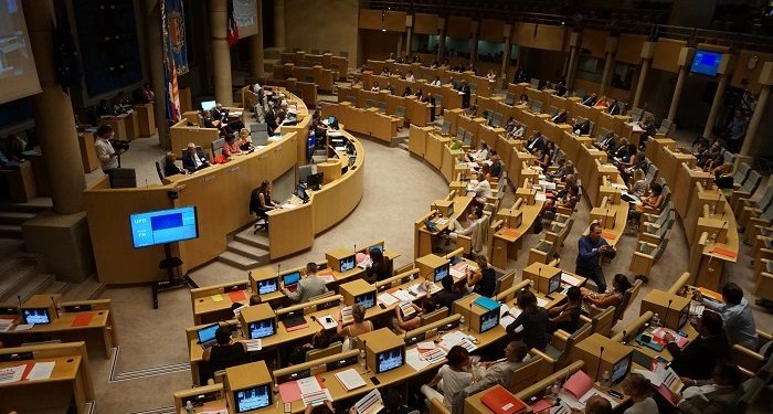 La Région adopte un plan de 23 millions d’euros pour équiper les lycéens de manuels numériques