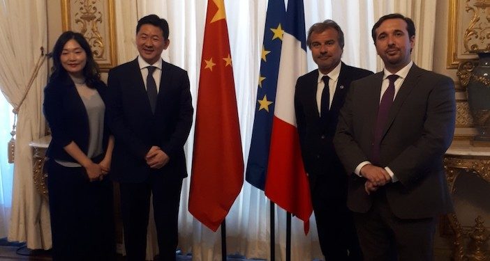 Que Weidong, P-dg de Quechen, et sa femme, Jean-Luc Chauvin, président de Provence Promotion et Renaud Paubelle, directeur de l'aménagement du grand port maritime