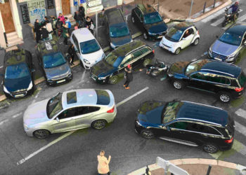 Soit dit en passant : on l’appelle le millefeuille, et pour les victimes, ce n’est pas du gâteau