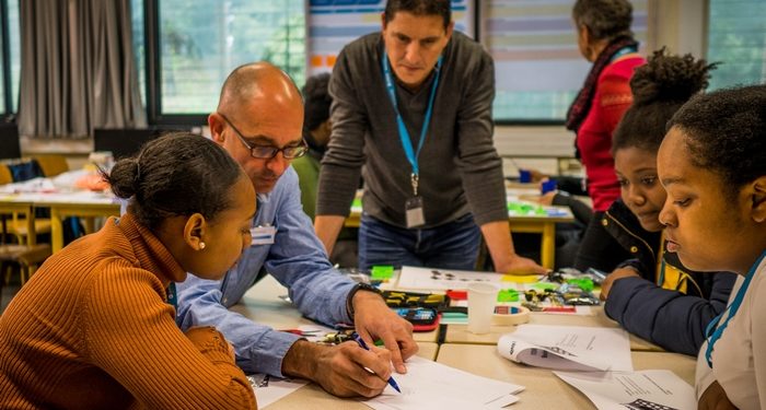 Quand des collégiens marseillais jouent aux apprentis ingénieurs avec Airbus