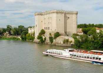 La croisière fluviale se développe partout mais dans les Bouches-du-Rhône, les capacités d’accueil sont encore trop limitées pour recevoir les plus gros paquebots (Crédit Mireio)