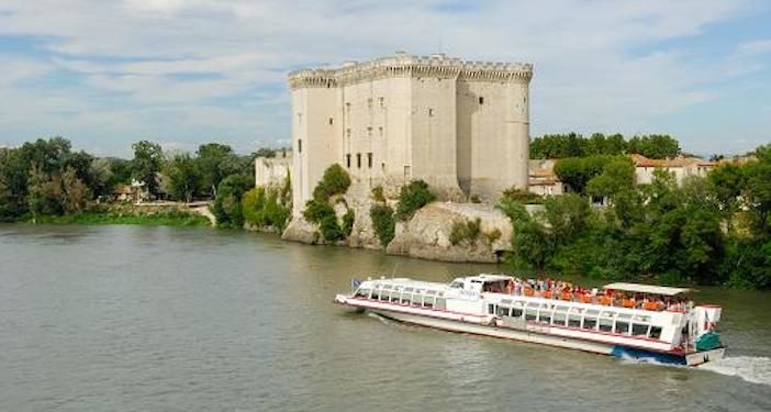 La croisière fluviale se développe partout mais dans les Bouches-du-Rhône, les capacités d’accueil sont encore trop limitées pour recevoir les plus gros paquebots (Crédit Mireio)