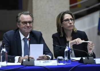 Renaud Muselier et Maud Fontenoy (vice-présidente de Provence-Alpes-Côte d'Azur, déléguée au développement durable à l'énergie et à la mer), aux rencontres de l'hydrogène (Crédit : Franck Pennant)