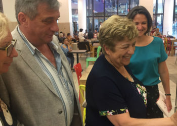 Christine Leuthy Molina, la directrice régionale de Citeo (à gauche) avec les élus Roland Mouren, Monique Cordier et la directrice des Terrasses Marie Canton (Photo Gomet').