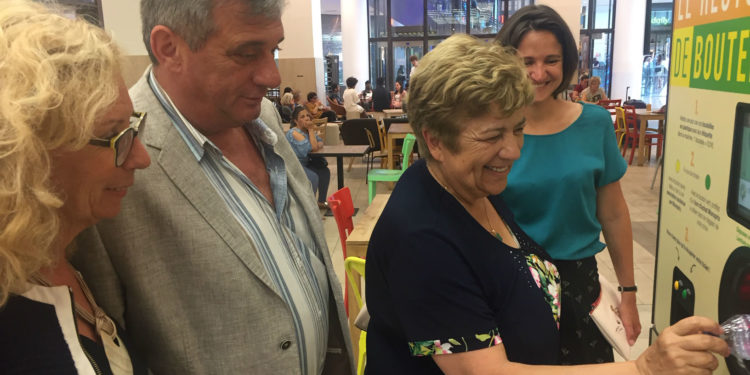 Christine Leuthy Molina, la directrice régionale de Citeo (à gauche) avec les élus Roland Mouren, Monique Cordier et la directrice des Terrasses Marie Canton (Photo Gomet').