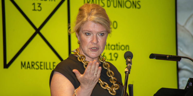 Hedwig Fijen, la créatrice de la biennale européenne nomade d'art contemporain. La 13e édition démarre vendredi 28 août 2020 (Crédit archives Gomet'/JYD).