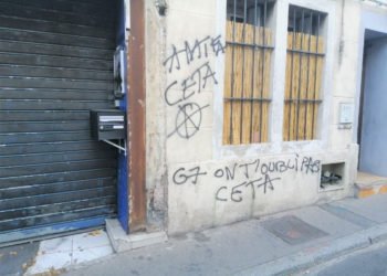 La façade de la permanence d'Alexandra Louis dans le 13e arrondissement de Marseille taguée durant la week-end (Photo DR).