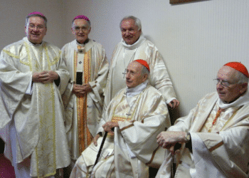 Mgr Etchegaray ici au centre assis (Crédit photo :Eglise catholique de Marseille/DR)