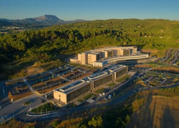 Vue aérienne de l'Hôpital privé de Provence officiellement inauguré à Aix le 20 septembre 2019 (Crédit : @aiaLifeDesign)