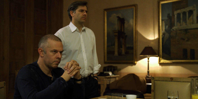 Adults in the room de Costa-Gavras : un thriller-politique captivant